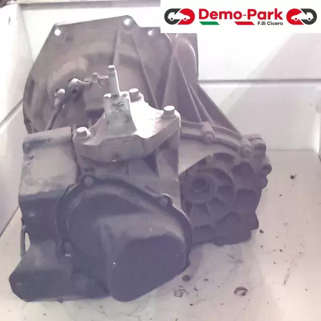 CAMBIO FIESTA Ford FIESTA TECHNO STUDIO - 1.8 TD  1