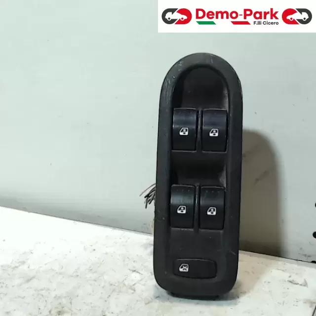 PULSANTIERA ALZAVETRO ANT SX Renault MEGANE - 1.5 156018070 0