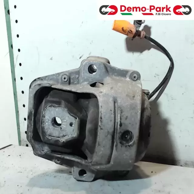 SUPPORTO MOTORE SX Audi A4 2.0 TDI AUTOMATIC 8R0 199 381  1