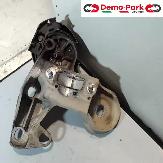 SUPPORTO MOTORE ANT DX Audi A4 AVANT 1.9 TDI 8E0 199 352 F 1