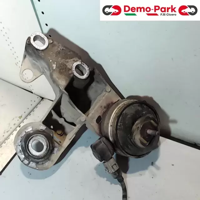 SUPPORTO MOTORE ANT SX Audi A4 AVANT 1.9 TDI 8E0 199 351 0