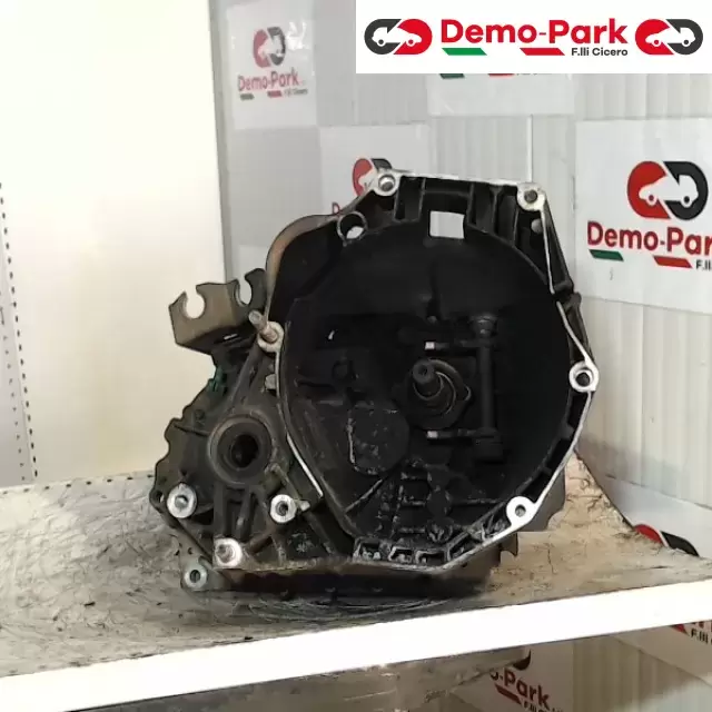 CAMBIO FIAT PUNTO 188 1.3 MJET  Fiat PUNTO 188 - 1.3 Mjet 48749869 0