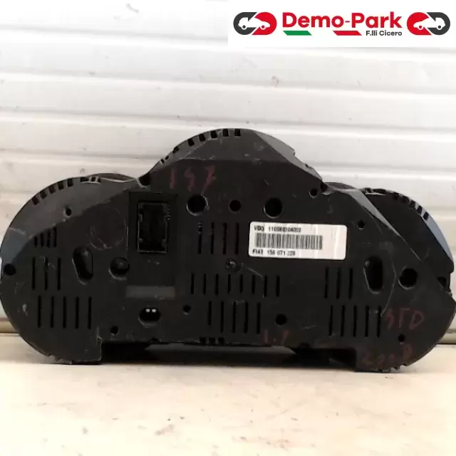 QUADRO STRUMENTI ALFA 147 Alfa Romeo 147 - 1.9 JTD 156 071 228 1