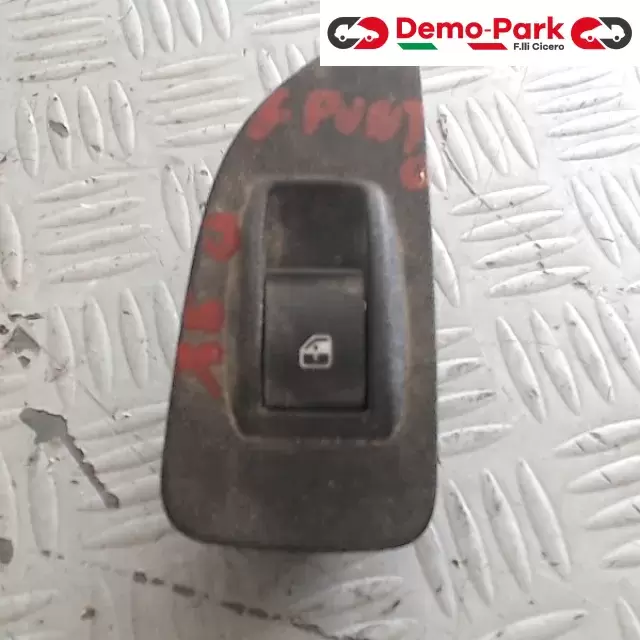 PULSANTIERA POST SX GRANDE PUNTO Fiat GRANDE PUNTO 31905 0