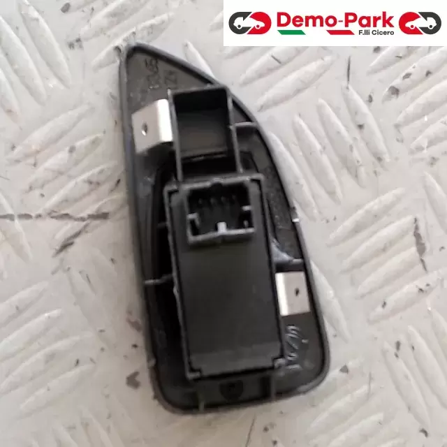 PULSANTIERA POST SX GRANDE PUNTO Fiat GRANDE PUNTO 31905 2