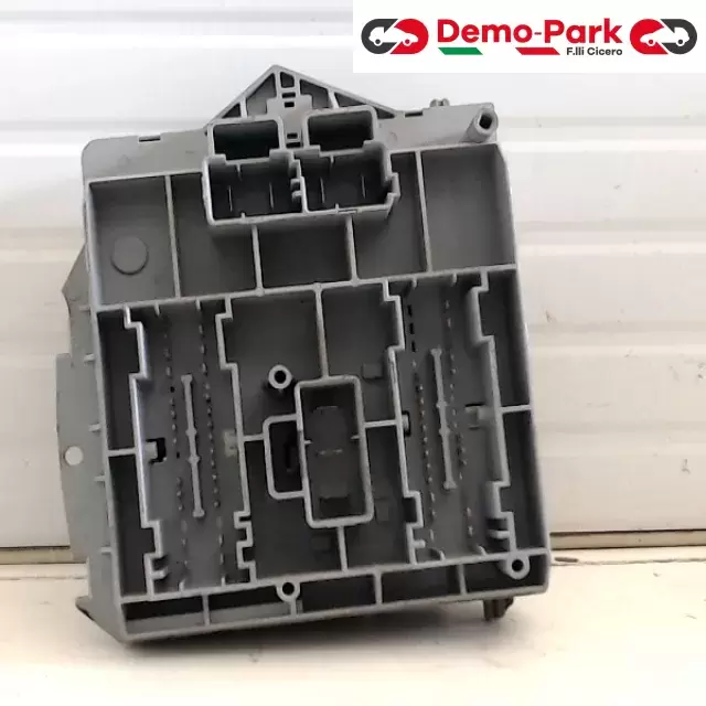 SCATOLA FUSIBILI FIAT PUNTO 1.3 Fiat PUNTO 1.3 M.JET 46835603 1