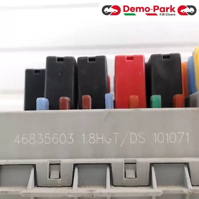 SCATOLA FUSIBILI FIAT PUNTO 1.3 Fiat PUNTO 1.3 M.JET 46835603 2