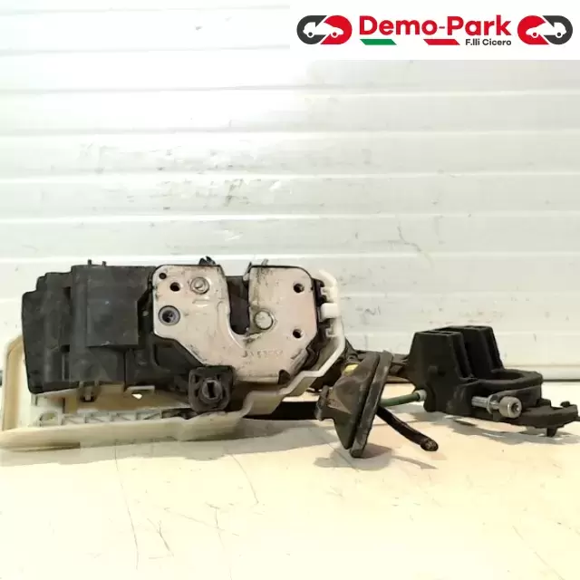 SERRATUEA ANTERIORE DX Lancia YPSILON 51739843 1